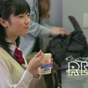 AKB48 medlemmer viser deres “sande” jeg i reklame for Nissin Cup Noodles