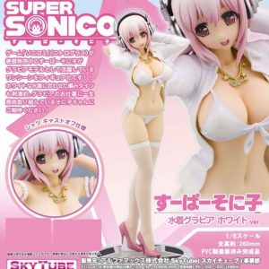Super Sonico i hvid bikini