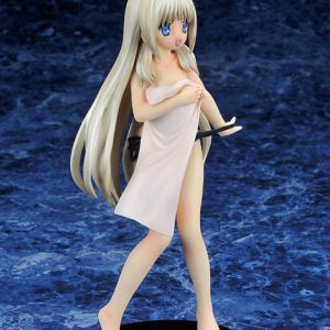 Kudryavka Noumi tager sort skolebadedragt af