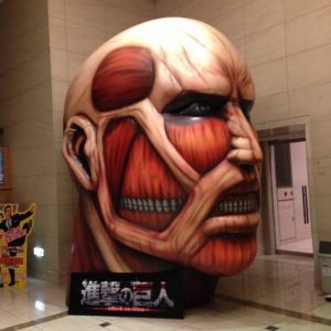 Kæmpe Titan hovede i Kodanshas kontorer