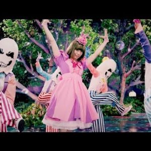 Kyary Pamyu Pamyu “Mottai Night Land” musikvideo
