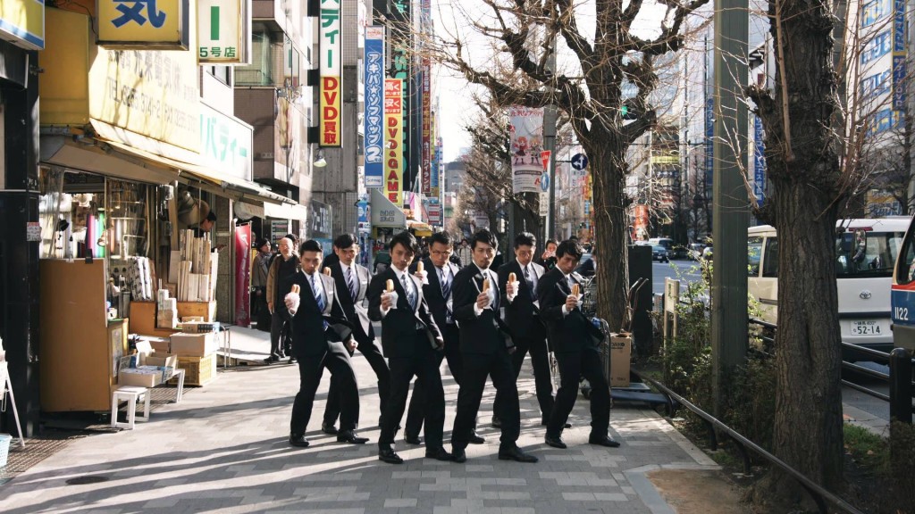 Musikvideo for WORLD ORDERs “HAVE A NICE DAY”