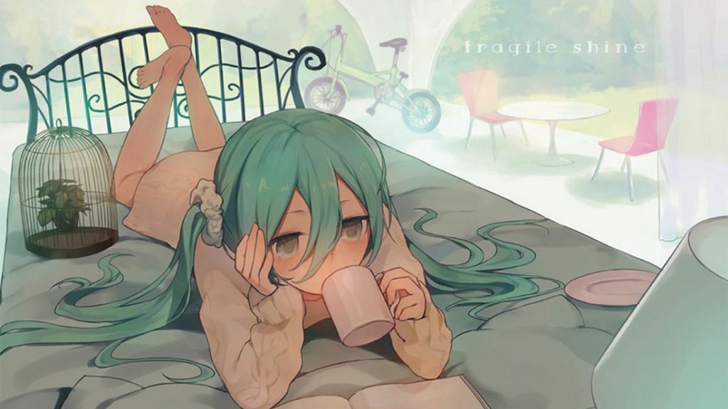 Miku drikker kaffe