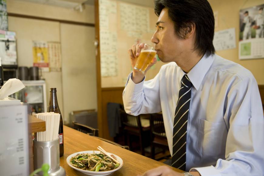 1 ud af 4 mænd, 1 af 7 kvinder i Japan er stadig ugifte i en alder af 50