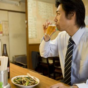 1 ud af 4 mænd, 1 af 7 kvinder i Japan er stadig ugifte i en alder af 50