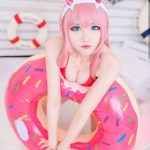 KaYa som Zero Two (Darling in the Franxx) cosplay