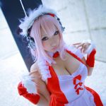 Cosplayer Saku nyder julen som Super Sonico