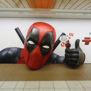 Kæmpe Deadpool hovede i Tokyo
