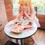 Shinobu Oshino cosplay