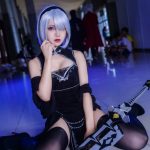 2B (Nier: Automata) cosplayed af kinesisk pige