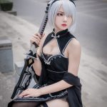 2B (Nier: Automata) cosplayed af kinesisk pige