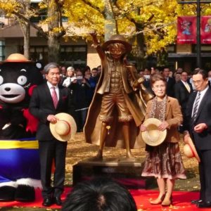 Luffy statue sat op i Kumamoto
