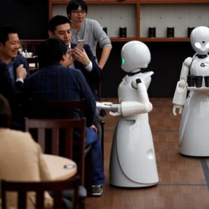 Tokyo får cafe med robot tjenere fjernstyret af handicappede