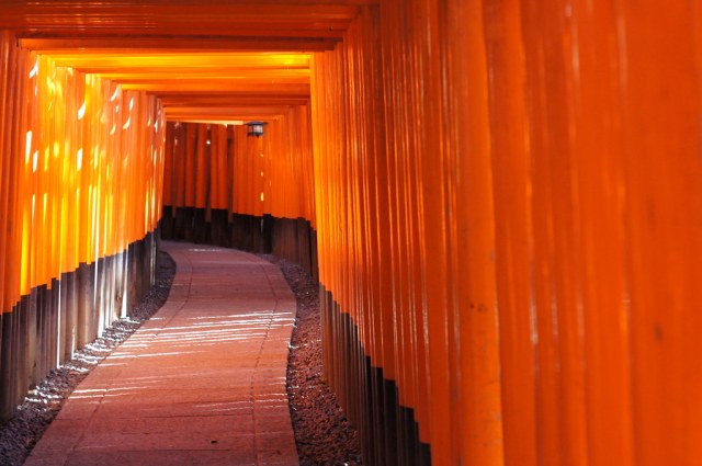 Udforsk Fushimi Inari Taisha helligdommen i Kyoto virtuelt