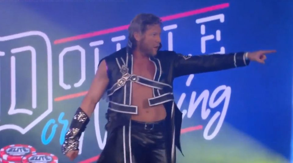 Wrestler Kenny Omega optræder klædt som Kirito