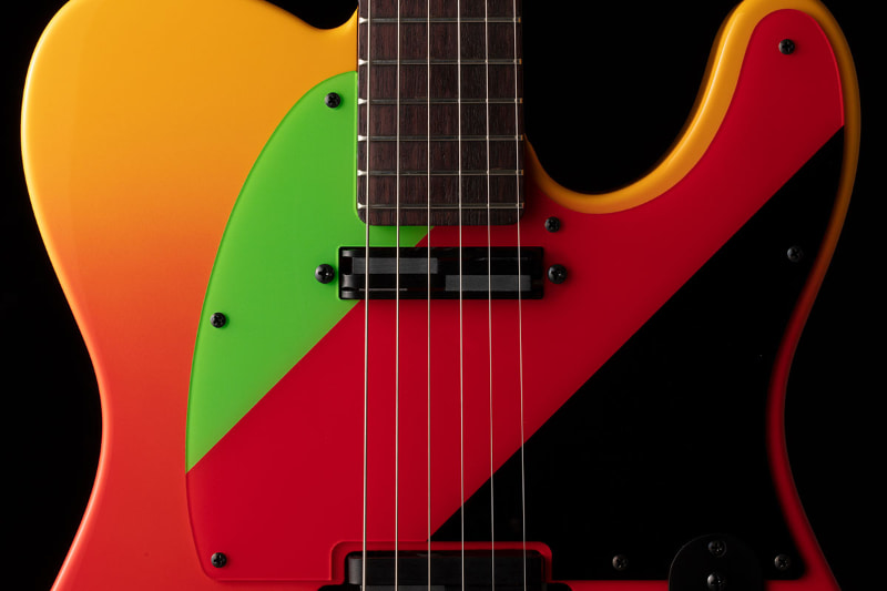 Fender laver en Evangelion guitar