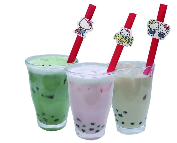 Hello Kitty's Colorful Tapioca Drink (720 yen)