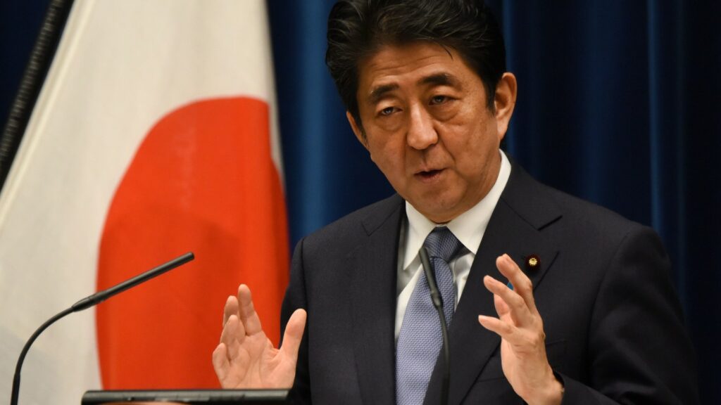 Japans premierminister Shinzo Abe træder tilbage