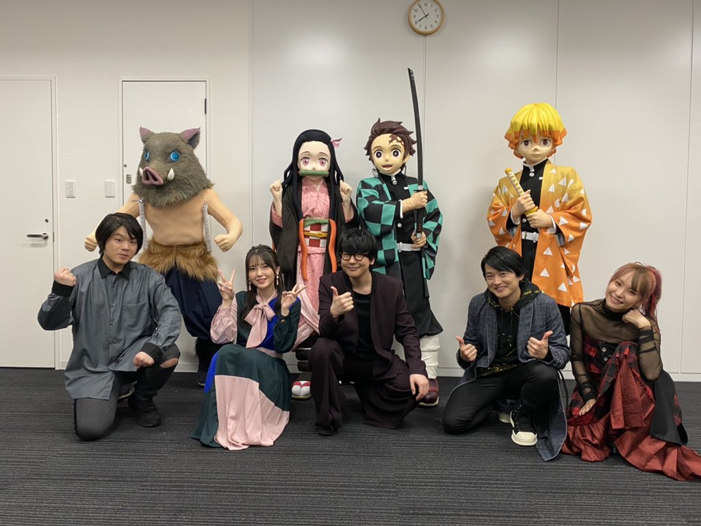 Tokyo Skytree brænder rødt i 'flamne' farver i anledning af Demon Slayer anime filmen