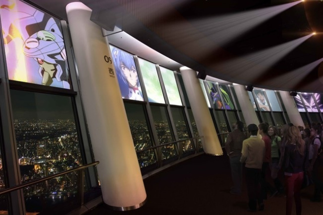 Evangelion reklamerer i Tokyo Skytree op mod julen