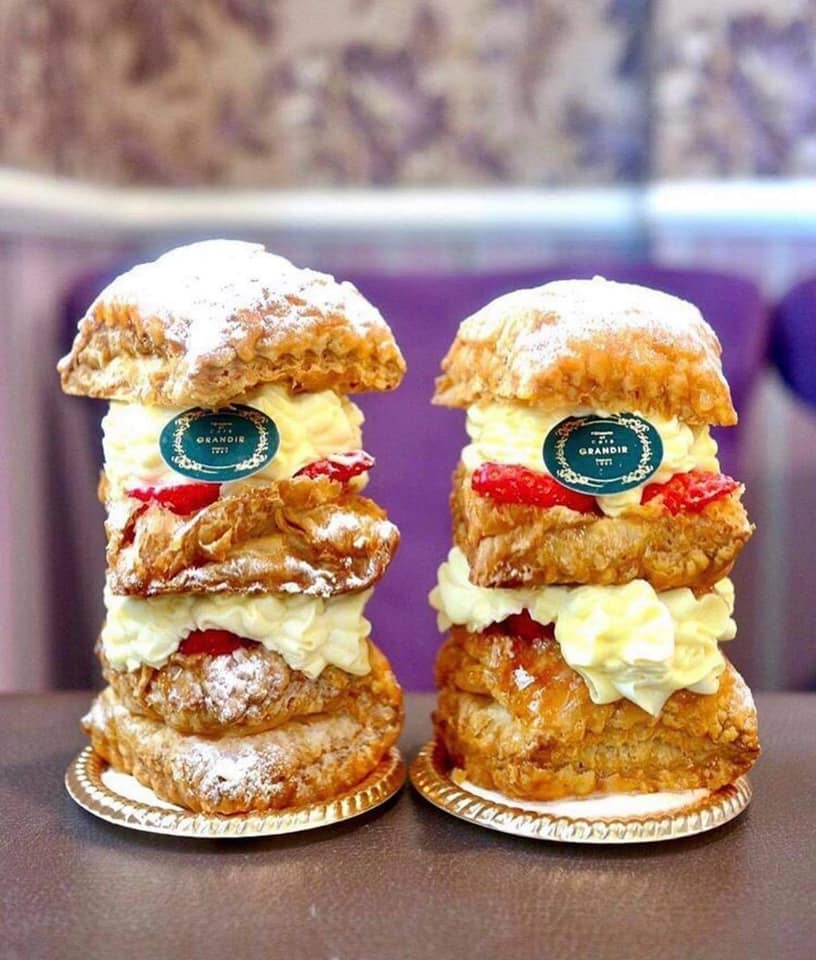 Blandede smukke desserter